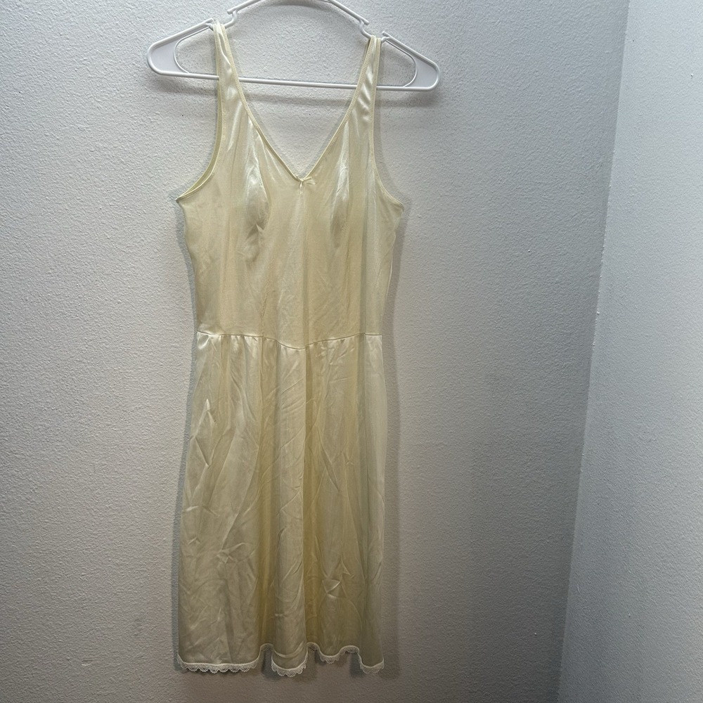 Vintage Warner's Full Slip Ballet Dress V Neck Antron Nylon‎ 55700 Size 38 Cream